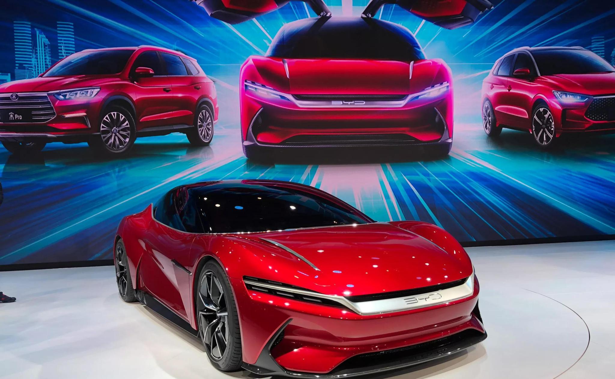 国内首款高性能电动轿跑亮相,综合性能超特斯拉,工薪族也买得起