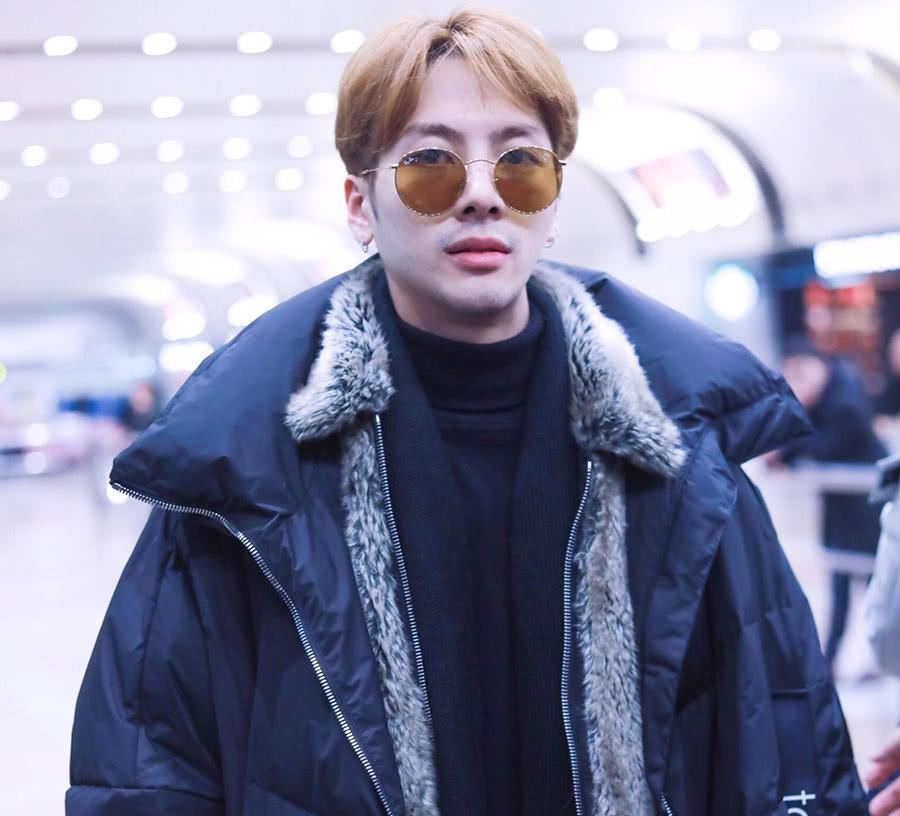 王嘉尔变"颓"了?果然有颜就是任性啊,不刮胡子都那么有魅力