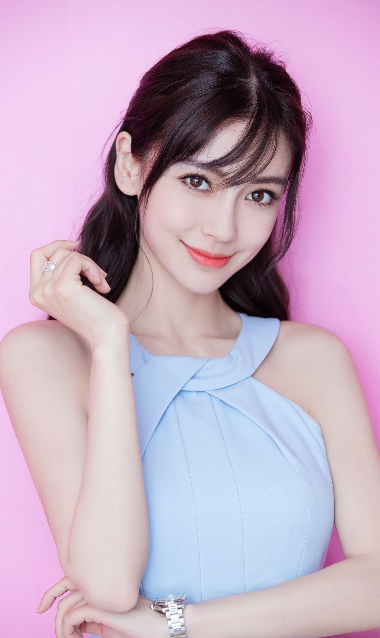杨颖精美壁纸:姣好的面容和身材,舍不得移开眼晴