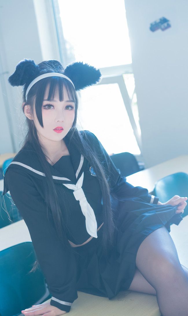 碧蓝航线cos黑丝美腿的制服小姐姐好漂亮