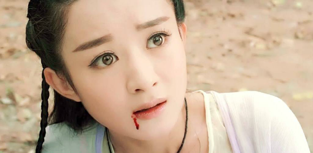 嘴角带血的古装女子,刘亦菲我见犹怜,杨幂一脸淡定,而她最经典