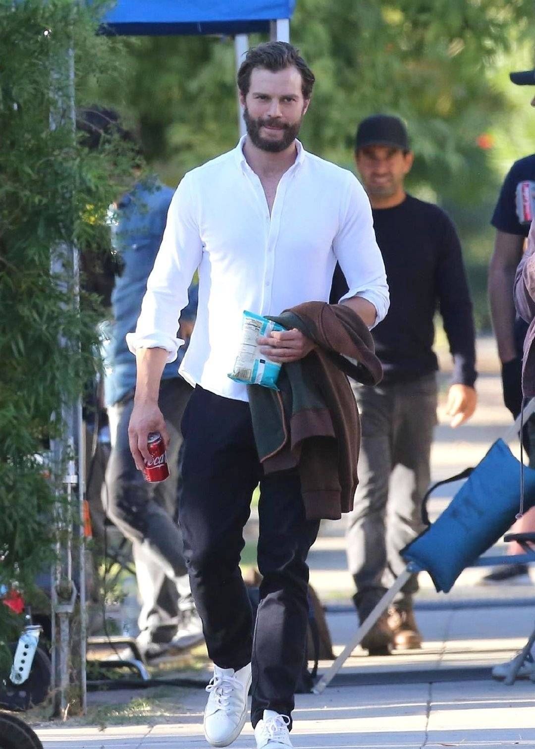 《五十度灰》男主詹米·多南现身洛杉矶未命名新片片场的高清美图
