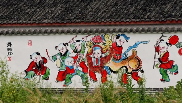 这是活灵活现的"年画村",年画画在房子墙壁上,给人视觉冲击感|绵竹