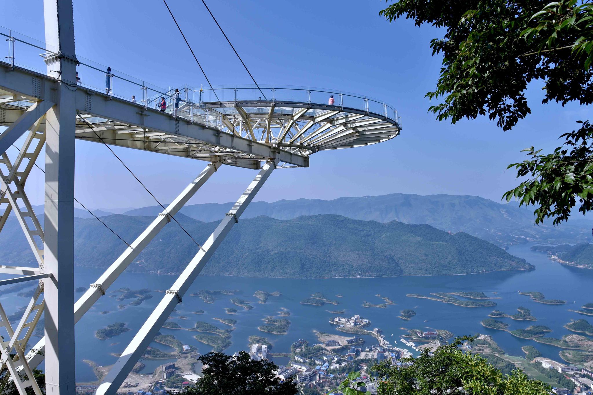 世界最大的玻璃底观景平台【湖北黄石 阳新王英镇仙岛湖景区】