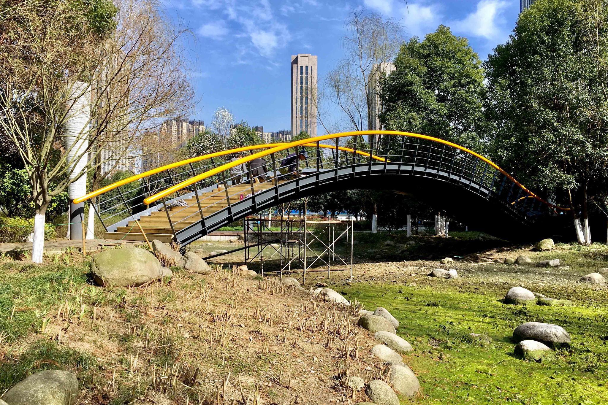 蓝天白云下的王家墩公园【湖北武汉 江汉区】