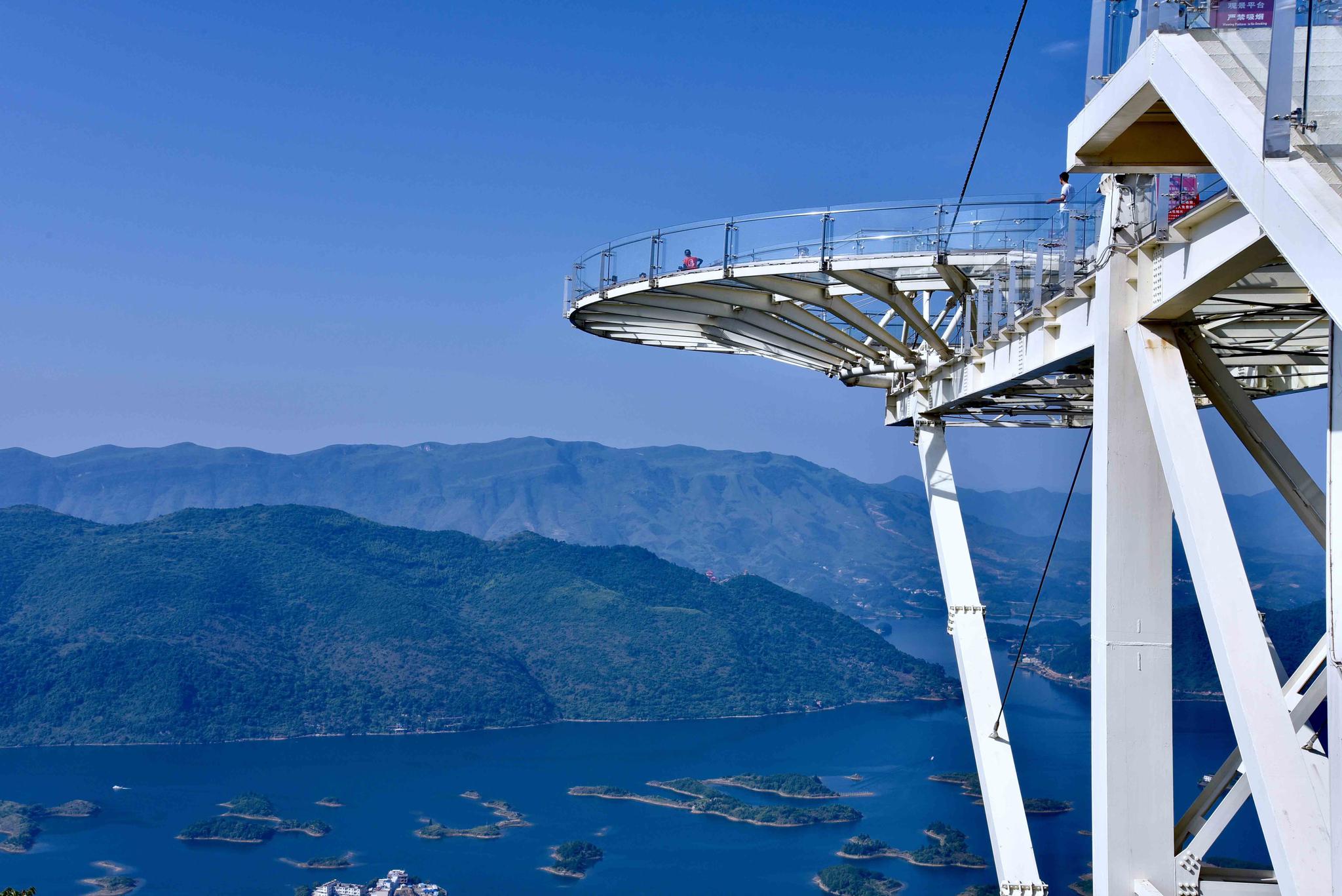 世界最大的玻璃底观景平台湖北黄石阳新王英镇仙岛湖景区