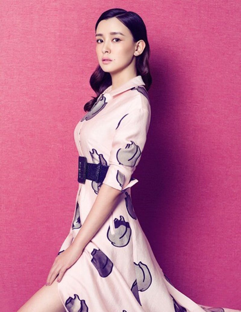 周奇奇温婉恬静中也充满着迷人的魅力似是仙女下凡般唯美十足