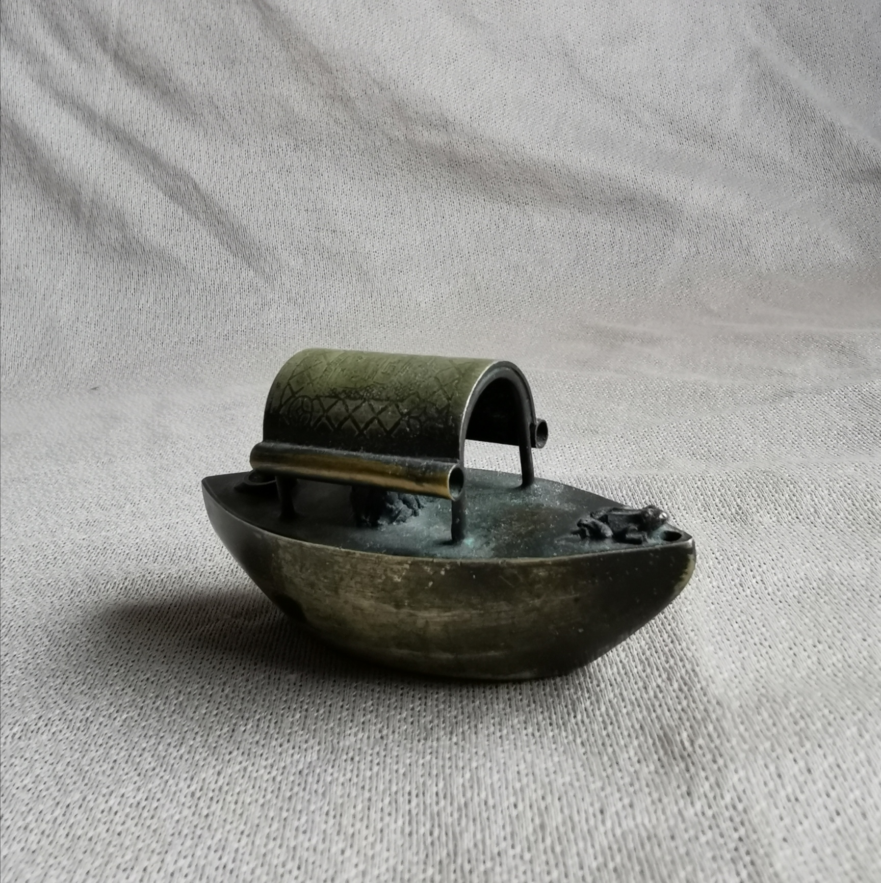 古月轩款铜砚滴