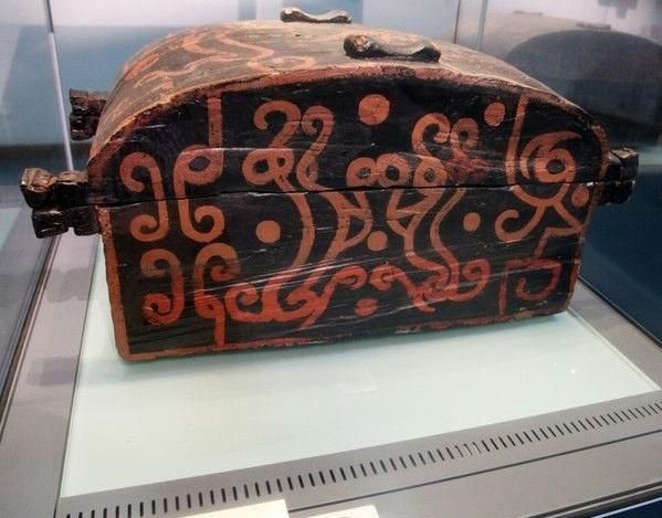 朱绘二十八宿漆木衣箱——天圆地方的思想