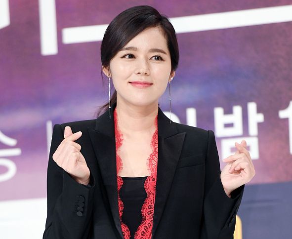 真是英雄难过美人关看看媚鼻女王韩佳人就问你心动了没