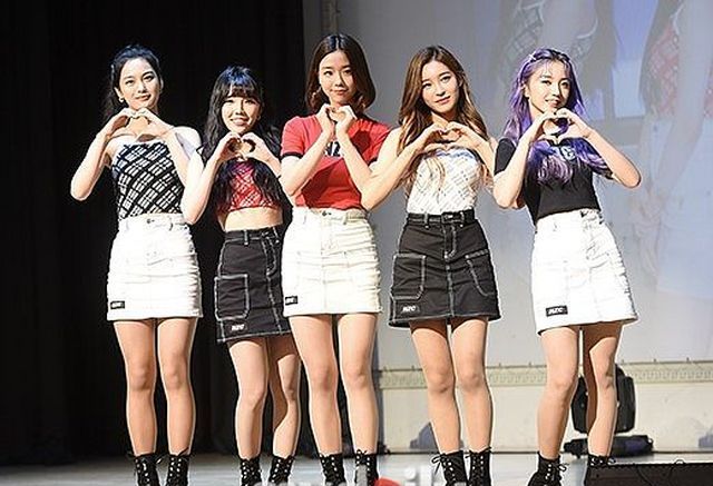 busters齐穿牛仔短裙秀美腿 腰身纤细令人羡慕|女团|秀美腿|腰身_新浪