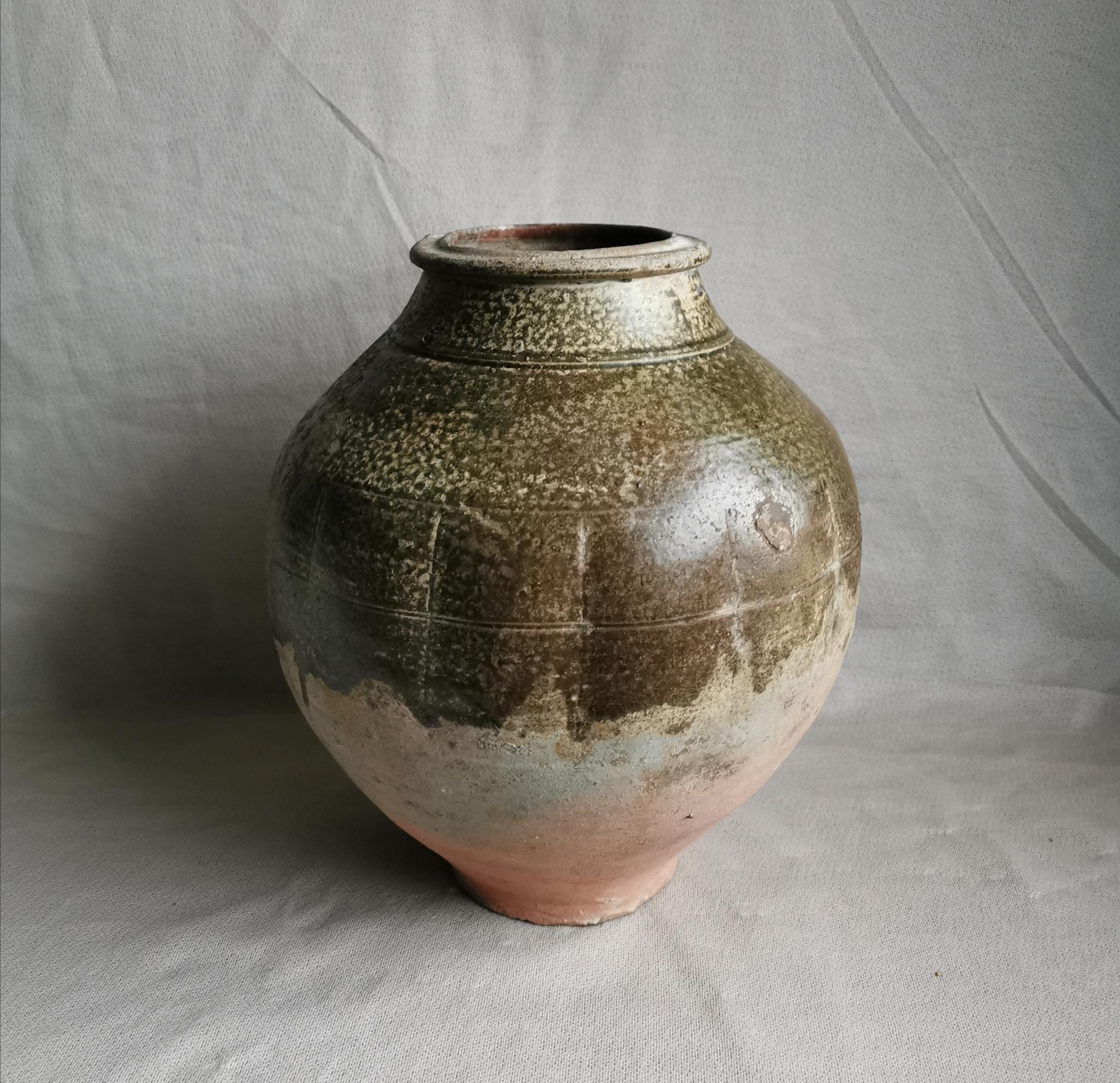 唐代早期岳州窑青瓷瓜棱形罐