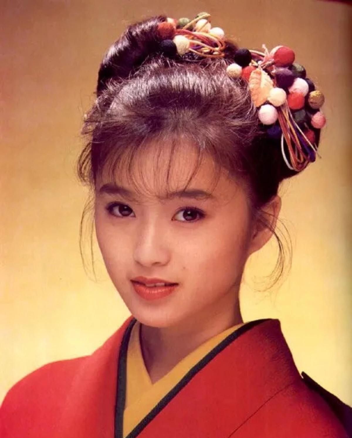 曾经的甜美歌姬酒井法子 年轻的好美 曾经的甜美歌姬酒井法子 年轻的好美