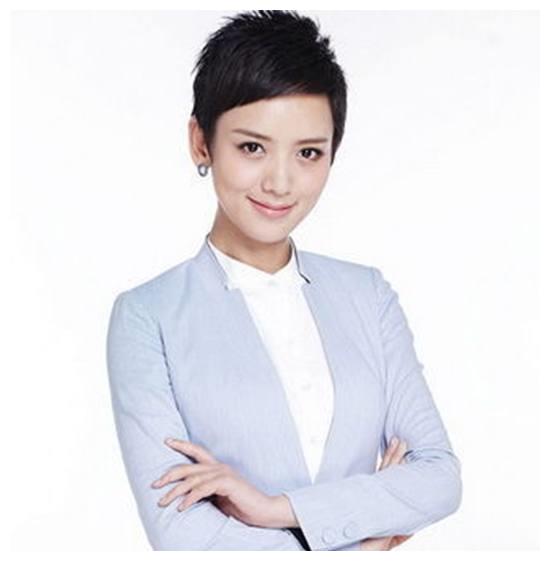 李晓峰饰演郝淑雯,曾是安徽卫视和央视主持人,后跨界转型做演员.