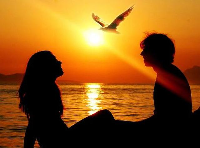 相爱的夫妻在一起时都有这三个小动作,你们有过多少个呢?