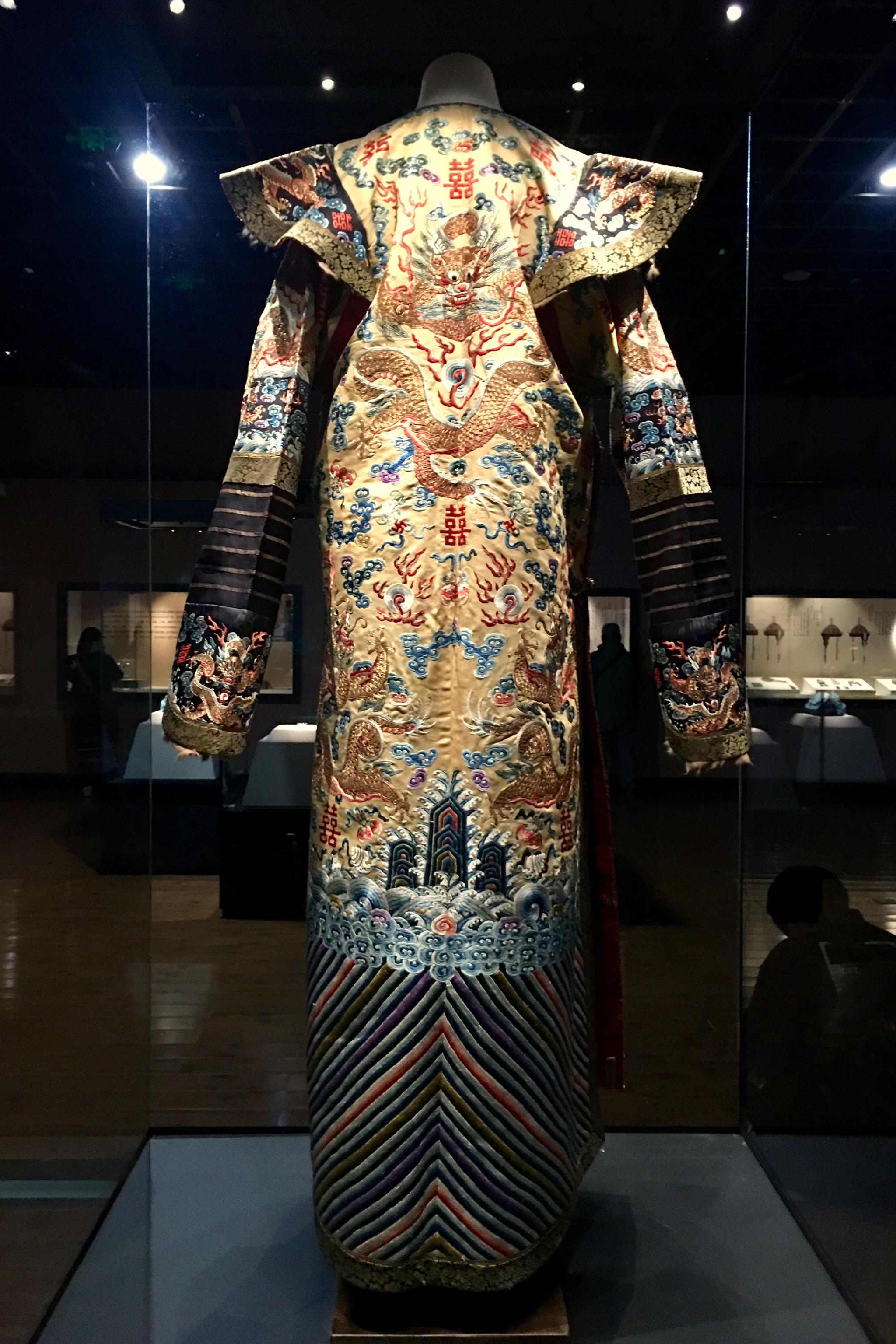 沈阳故宫清代宫廷生活用品展(一)服饰、配饰【武汉博物馆】|武汉博物馆|沈阳故宫|宫廷|配饰|服饰_新浪新闻