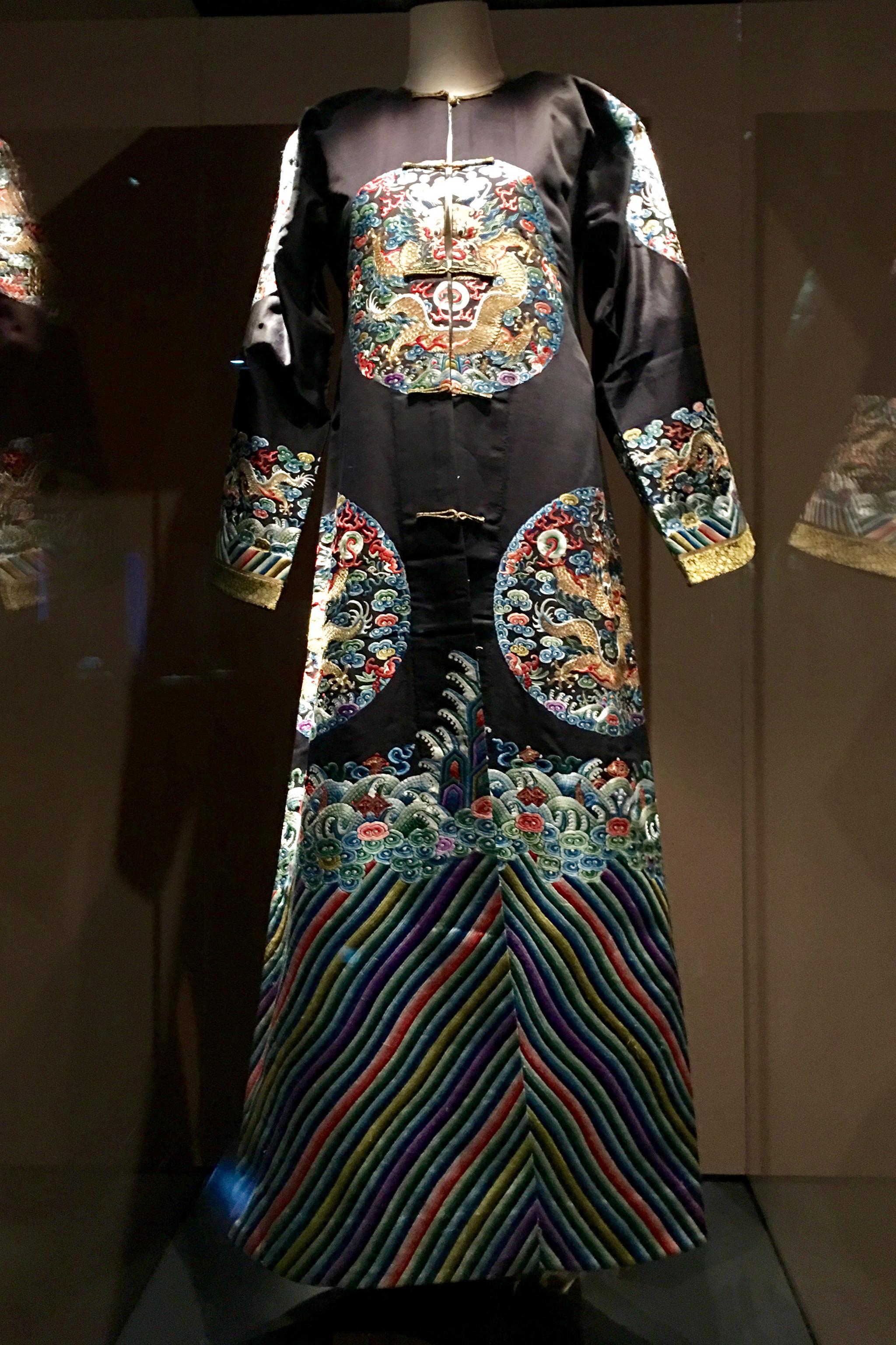 沈阳故宫清代宫廷生活用品展(一)服饰、配饰【武汉博物馆】|武汉博物馆|沈阳故宫|宫廷|配饰|服饰_新浪新闻
