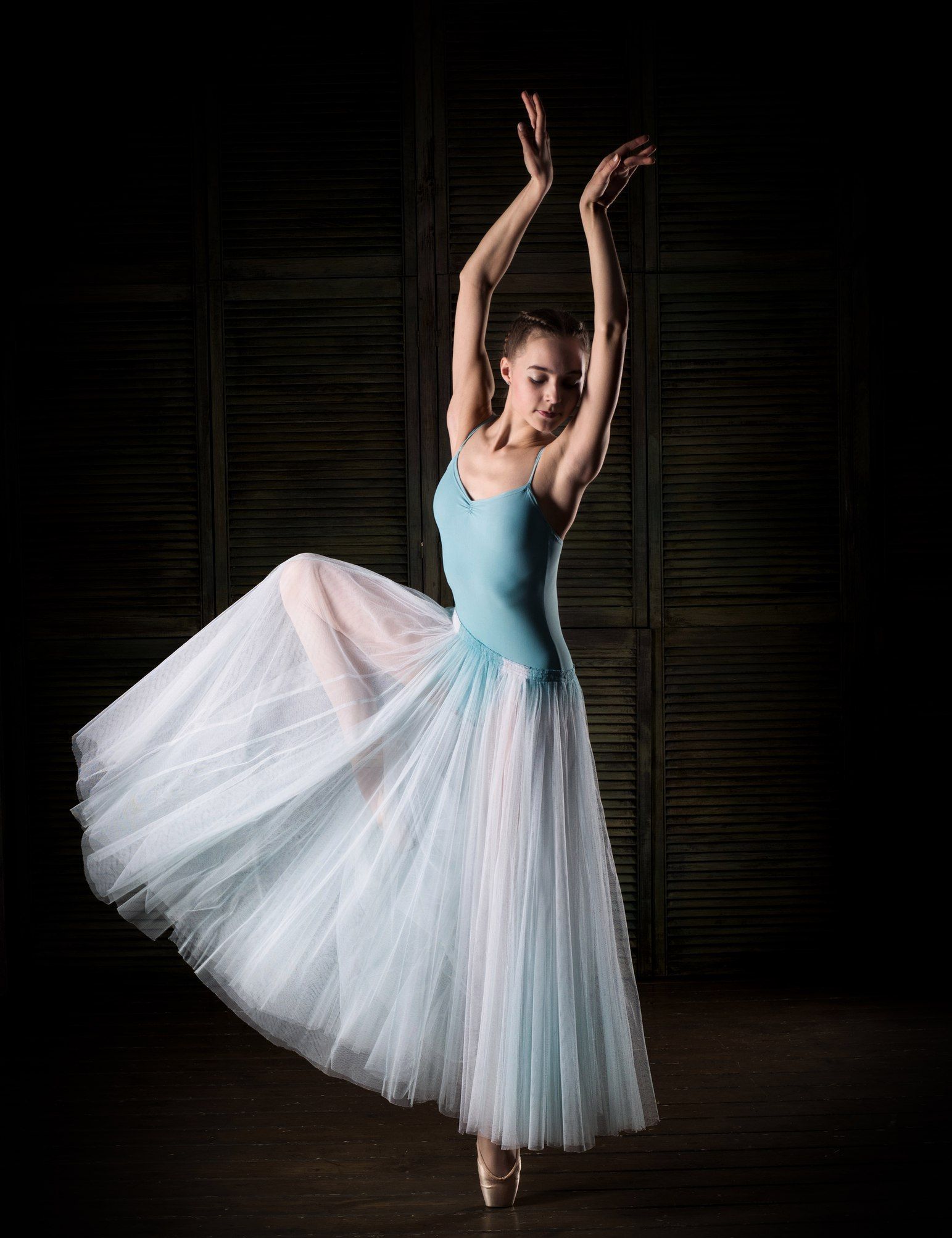 俄罗斯摄影大师镜头下的"芭蕾少女":每一张都美得可以当壁纸