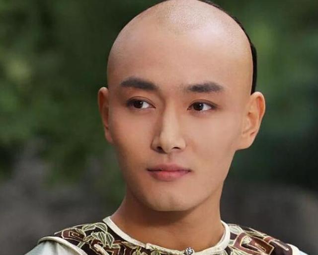 的演员来讲,这个剧中的男二号,戏份吃重,人设不错,形象高洁的果郡王