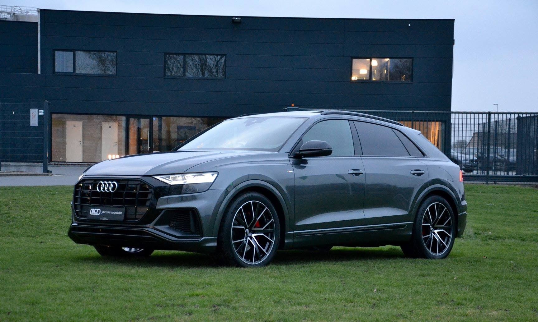 全新奥迪q8黑色的外观