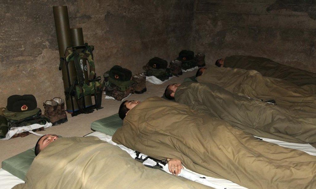 边防战士睡觉图片图片