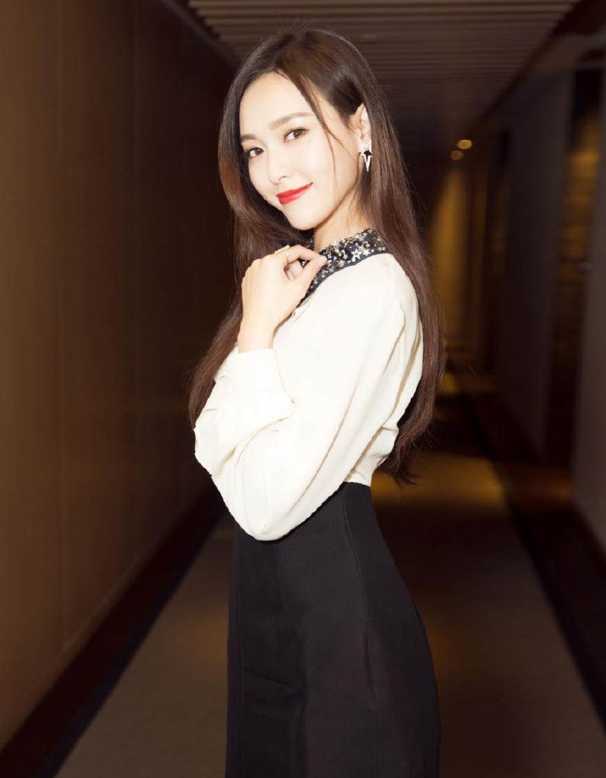 回眸一笑百媚生的美女明星网友调侃李冰冰的回眸勾魂