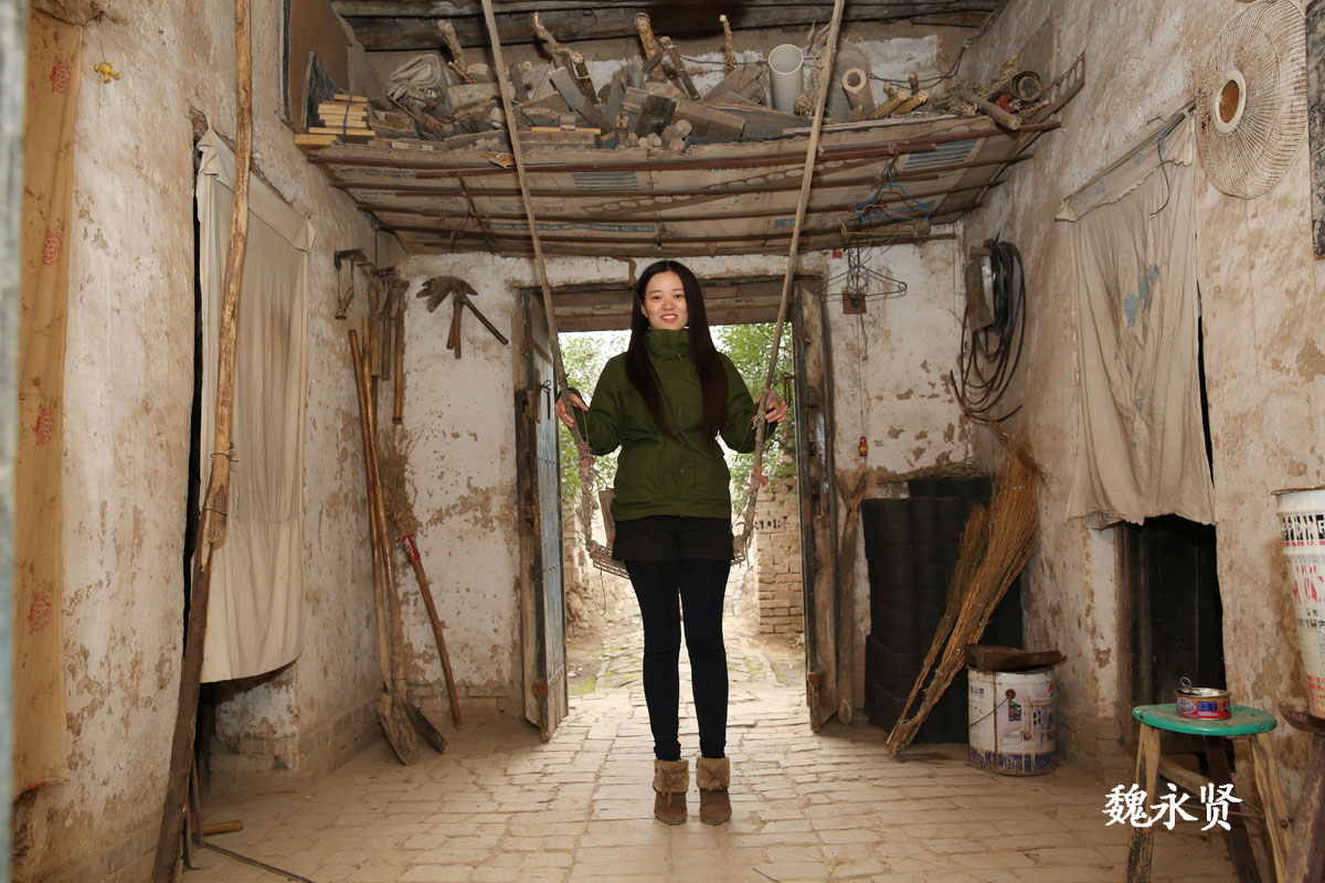 陕西姑娘陈更诗词大会夺冠后回家,和奶奶睡热炕最爱爷爷的图书馆