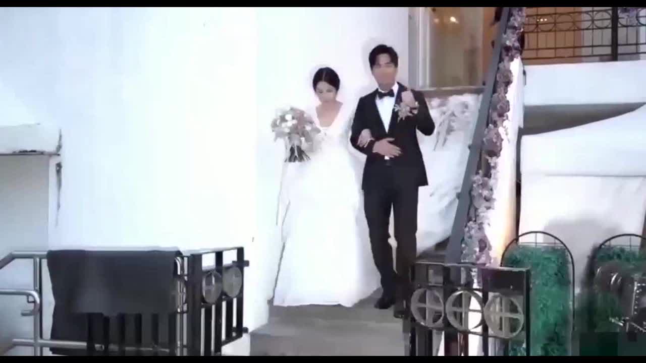 婚宴画面曝光弟弟戳心告白 柯有伦哭到脸涨红