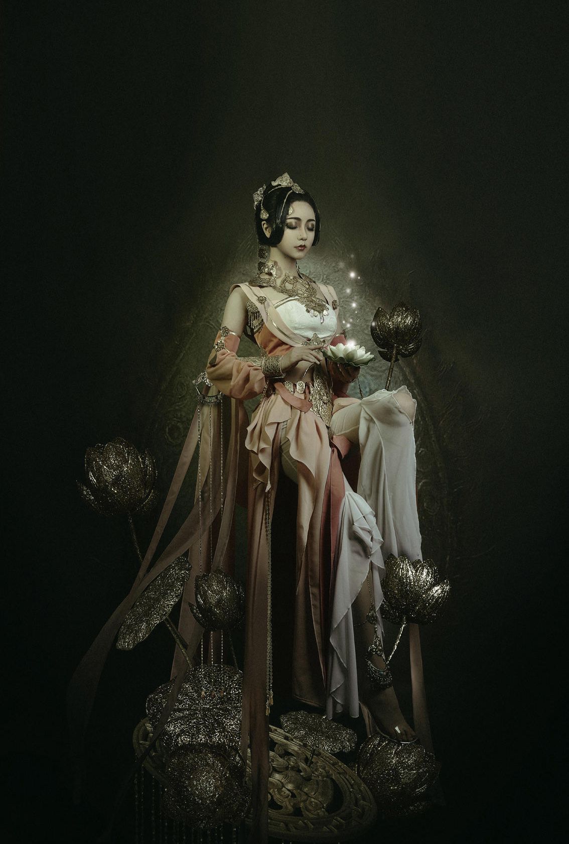 这组cosplay作品来自于国人coser:熊熊伊南娜 摄影:@摄影影豆 cos的