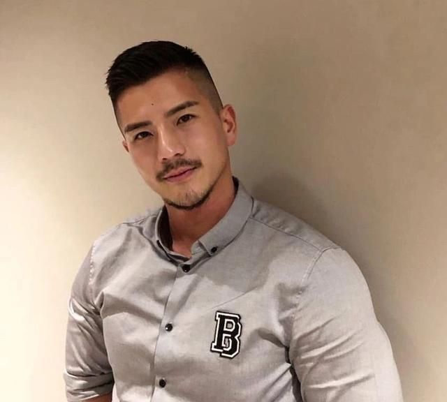 身材健壮的帅哥,留起胡子瞬间变身气质儒雅的型男大叔