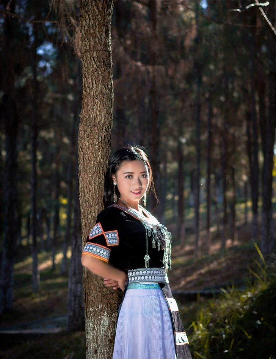 乡村里一个清秀可爱的少数民族姑娘_高清图集_新浪网