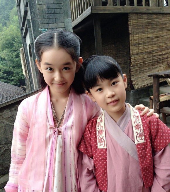 她是于正版《神雕侠侣》的小郭芙,如今17岁的她变化大,颜值惊艳