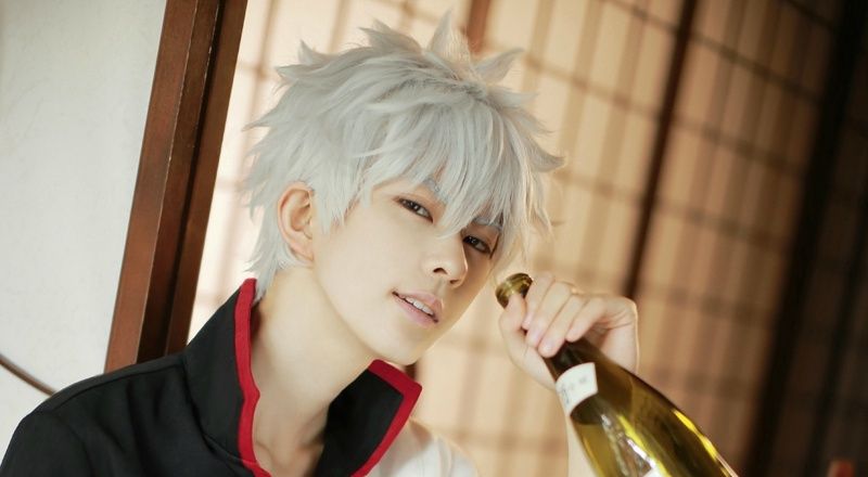 熊祁cos的是动漫《黑执事》里的安塞斯蒂,个人认为这个cos与原型相似