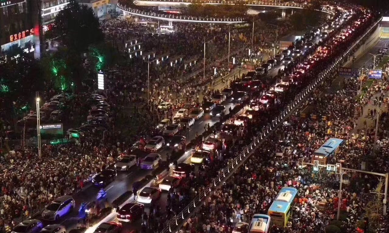 不好意思,我今晚来南京玄武湖是看人山人海的!_高清图集_新浪网