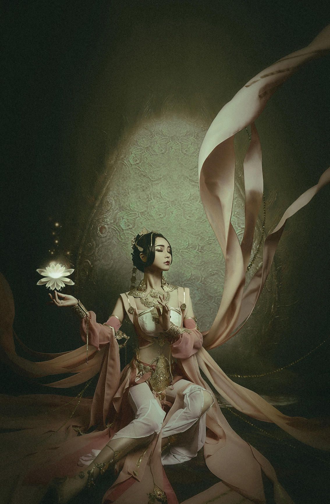 这组cosplay作品来自于国人coser:熊熊伊南娜 摄影:@摄影影豆 cos的