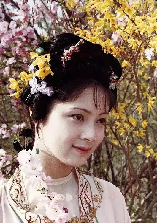 老版红楼梦最美的女人,也是大多数男人都愿意娶回家的女人