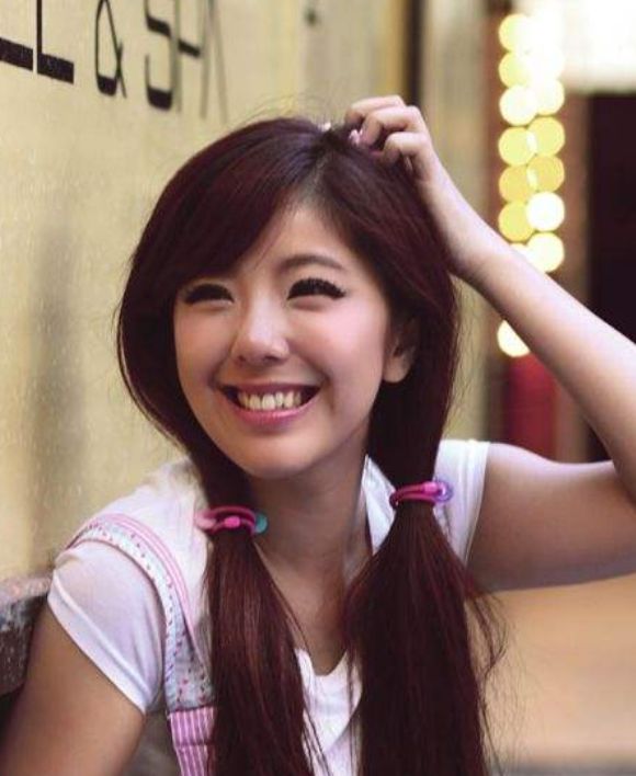 还记得《青春期》赵奕欢吗?早期走活动的她,不愧是"宅男女神"