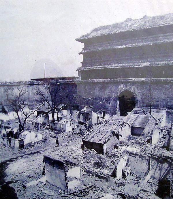 图为西安的旧城墙上世纪80年代,准备修建的西安明城墙大雁塔,建于唐朝
