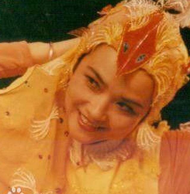 王羊舞台剧照王羊1952年出生,川妹子一个,年轻时确实挺漂亮的,五官