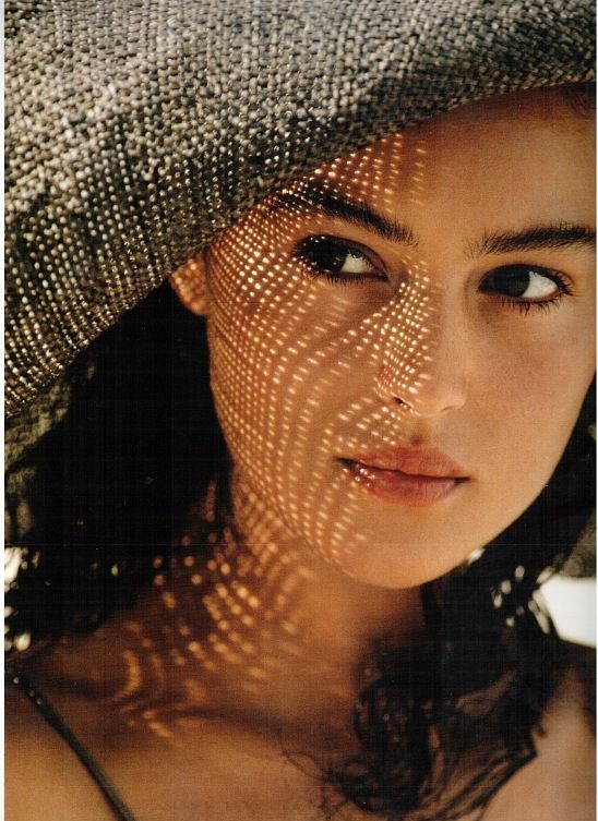 莫妮卡贝鲁奇年轻时候的老照片美成这个样子