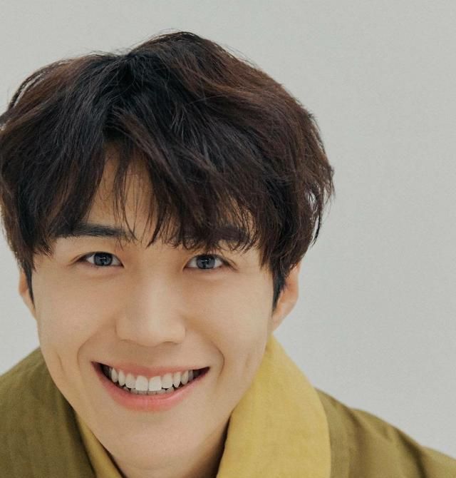 "酒窝暖男"金善浩:我想成为认真思考,演绎和表演的好演员