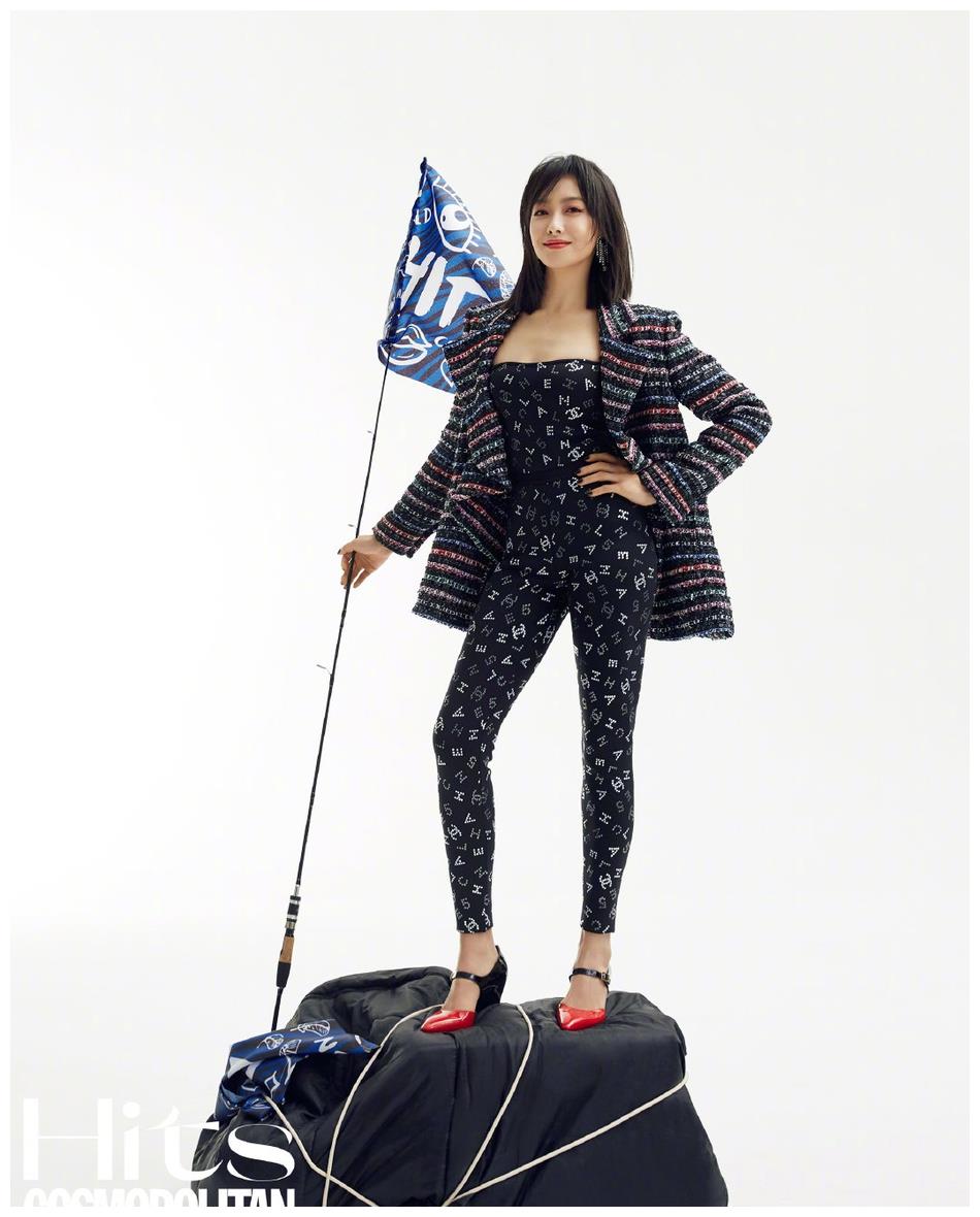 宋茜拍摄大片变身运动少女 一头短发戴拳击手套又飒又美