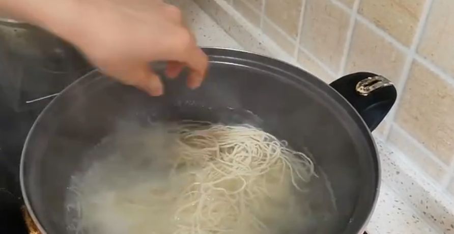 面条吃了30年,这种做法头一次见,不爱吃面食的老公都能吃两大碗