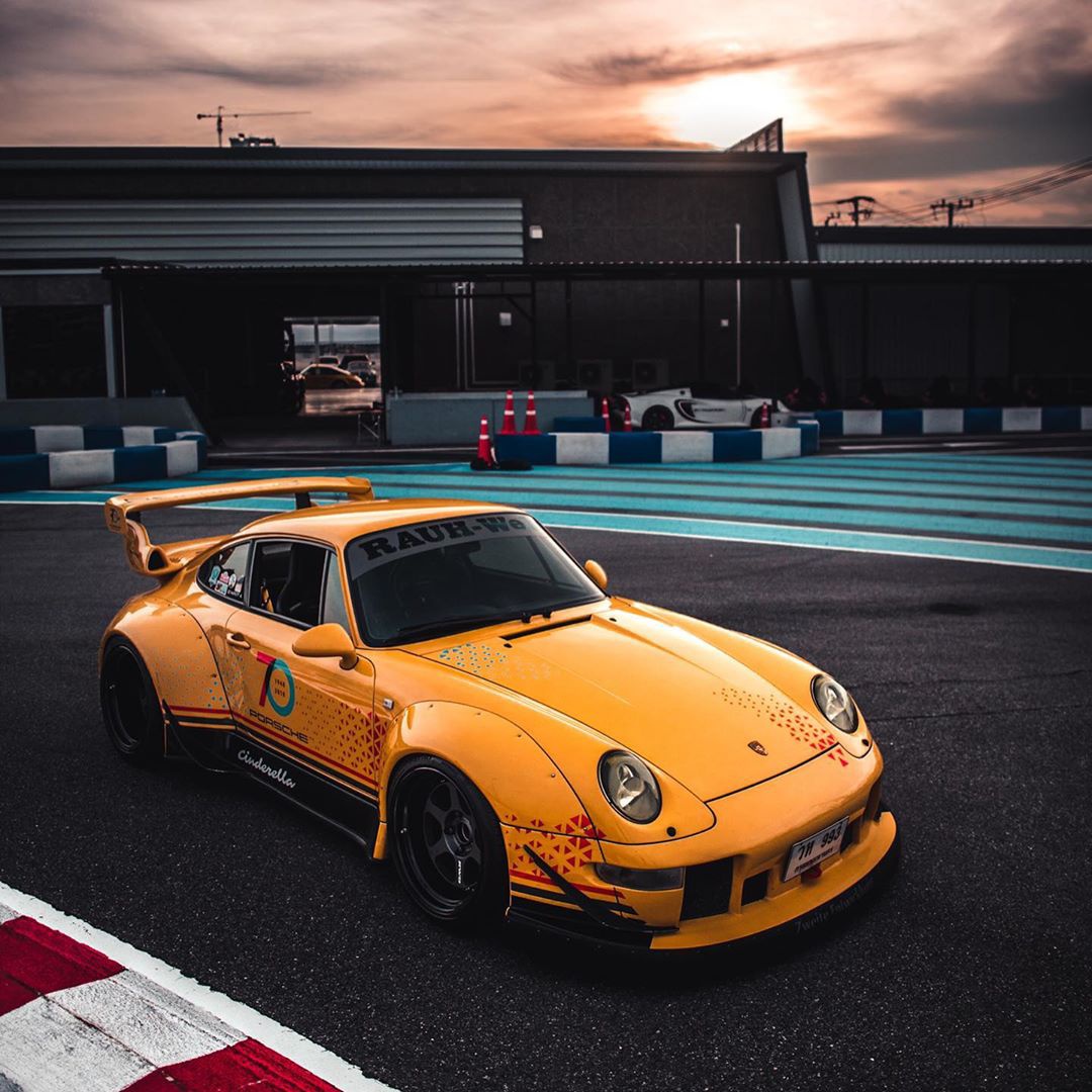 三辆保时捷rwb齐聚曼谷赛道