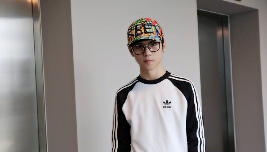 只是缺少父母的关爱和陪伴,有人说,真正需要变形的不是杨桐,而是他的