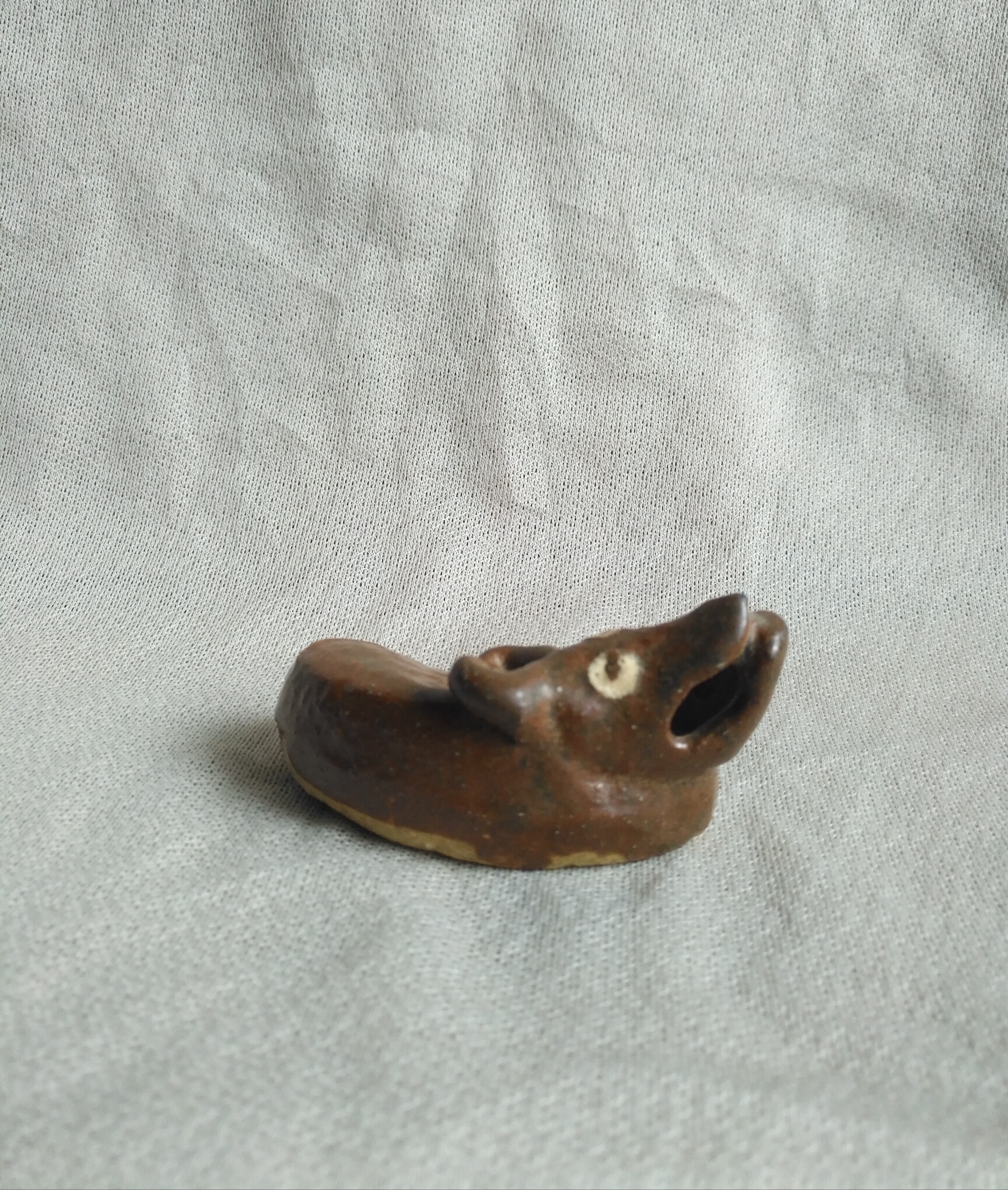 宋代定窑酱釉神兽"呲铁"瓷塑