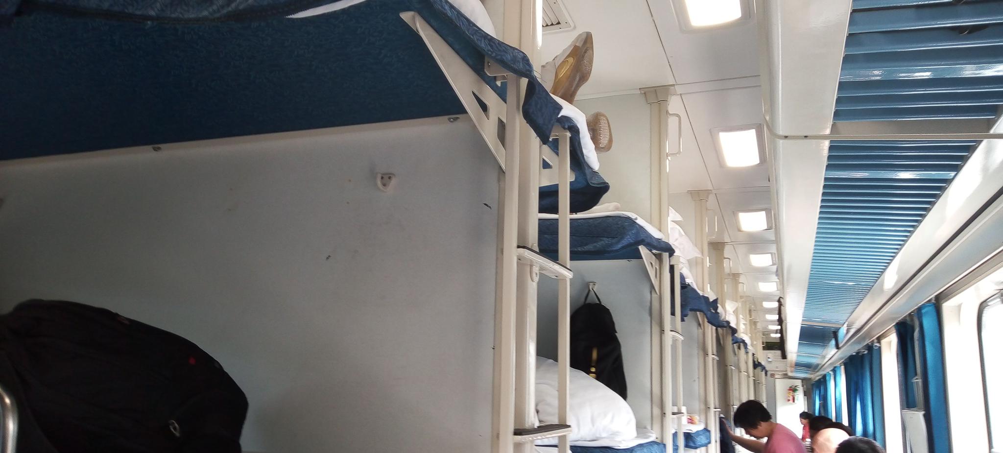 硬卧间,即将要在这里呆上二十多个小时,但感觉环境还算舒适