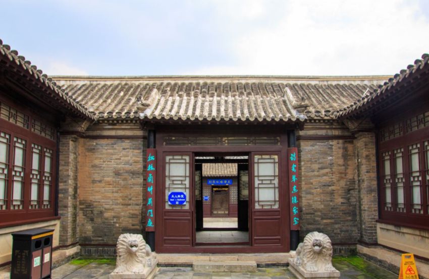 参观北方传统大院的精美建筑,观看精彩的民俗展览!