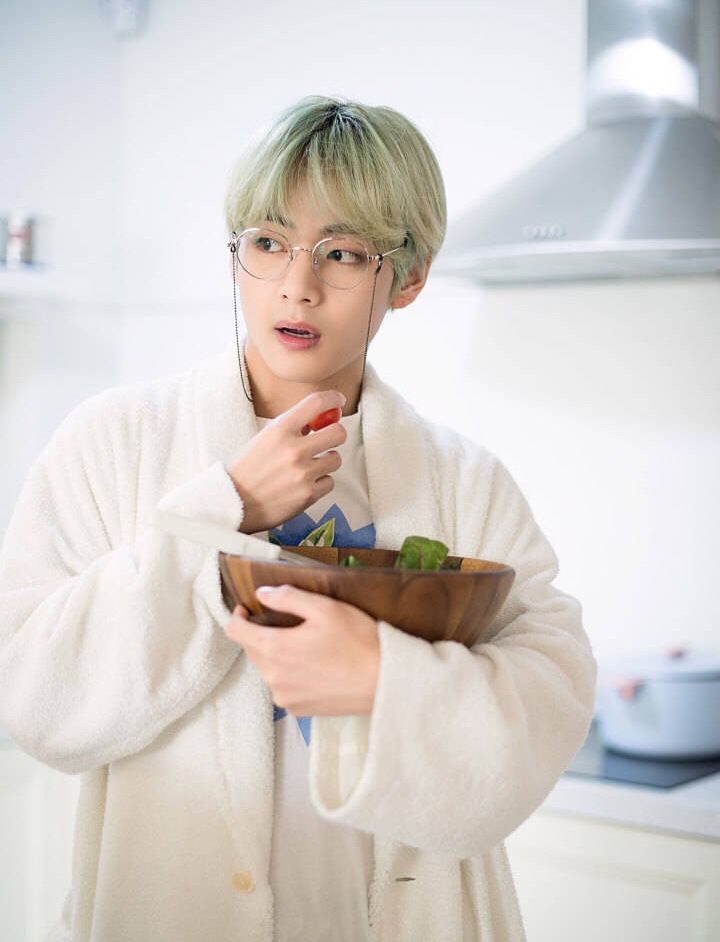 防弹少年团世界首帅金泰亨v魅力盘点第二弹优越长相独特帅气