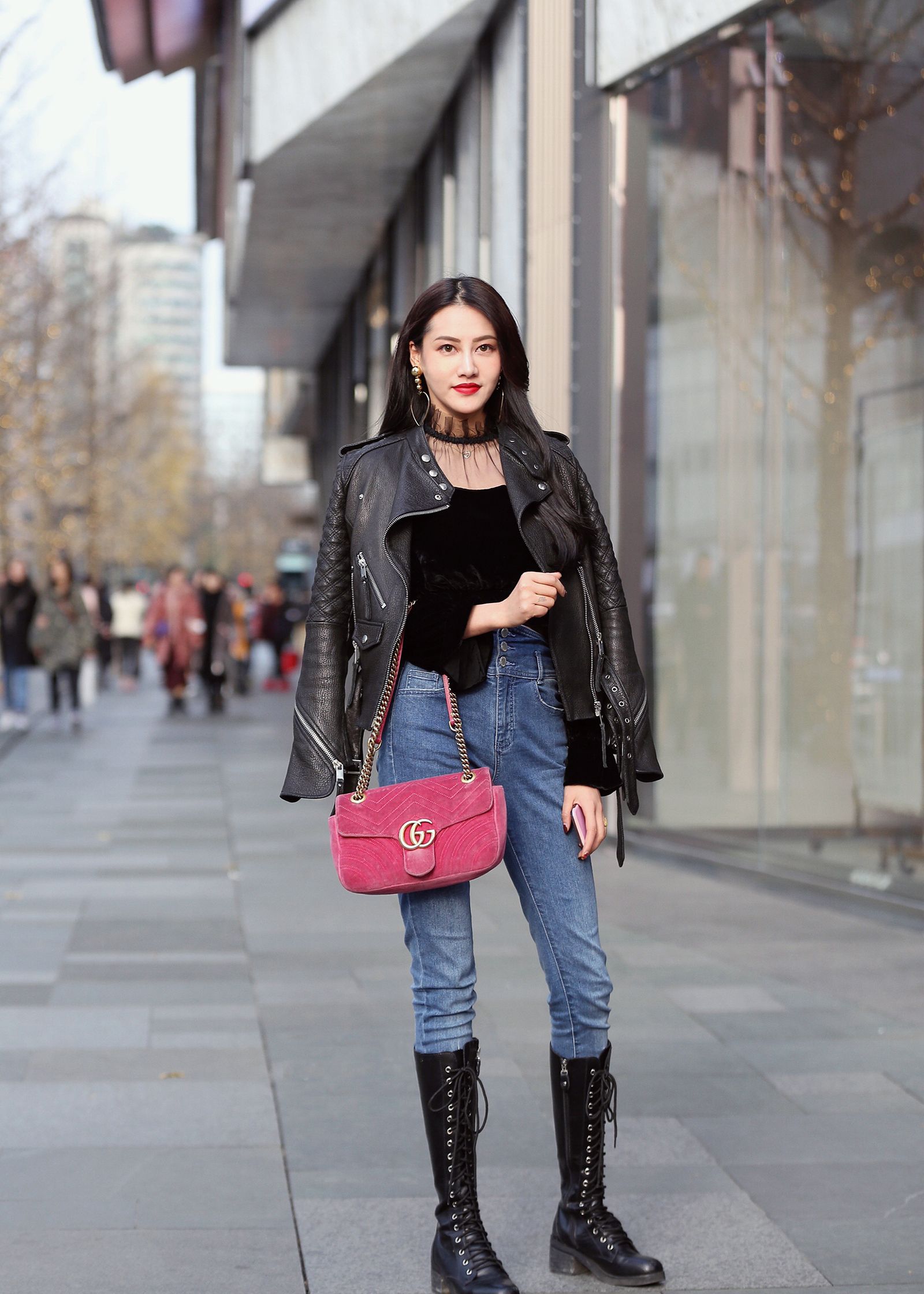 街拍:这么跟你说吧,这个冬天有多冷,穿皮衣的小姐姐就有多酷!